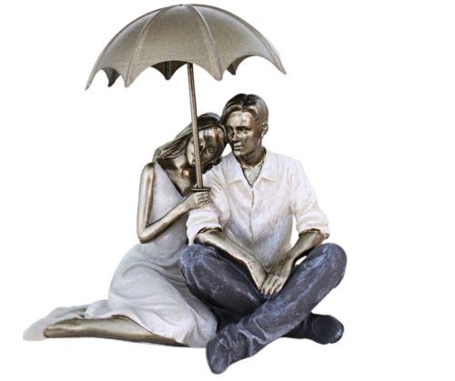 Szerelmespár Szobor Esernyővel