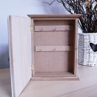 Fa Kulcsos szekrény "Home" Felirattal